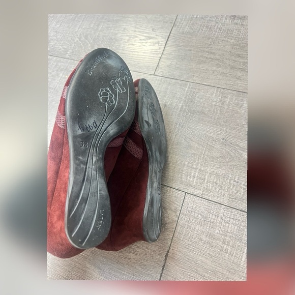 Beautifeel Burgundy Suede Heels with decorative overlay Size 7 - Picture 3 of 5